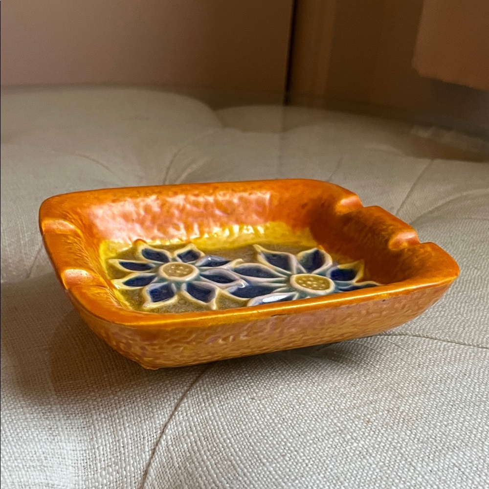 Vintage Mid Century-Modern Floral Ceramic Ashtray in Orange and Blue - Picture 7 of 7
